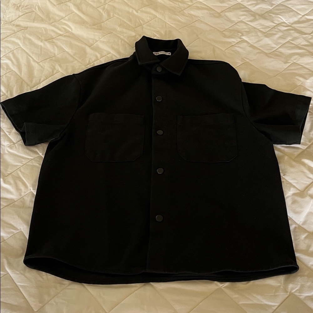 Black Short Sleeve Button-Up Shirt (Medium)